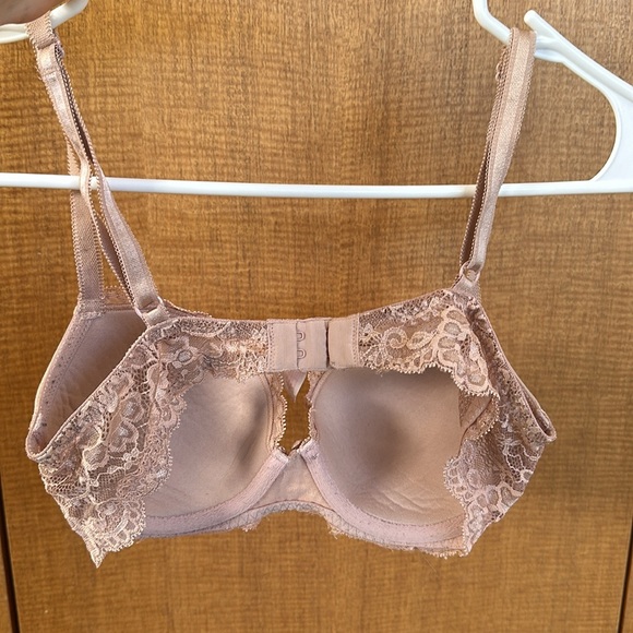 Victoria Secret Laced Bra - Picture 2 of 2